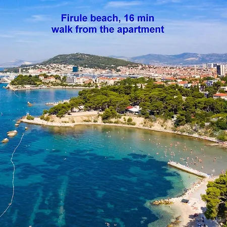 Cozy Apt Within Walk Distance To Center And Beach Split