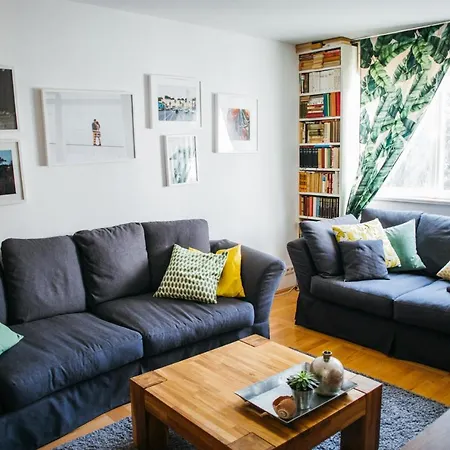 Cozy Apt Within Walk Distance To Center And Beach Split