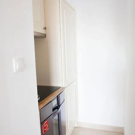 Apartment Cozy Apt Within Walk Distance To Center And Beach *